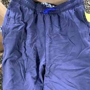 Never warn navy blue large knee length shorts